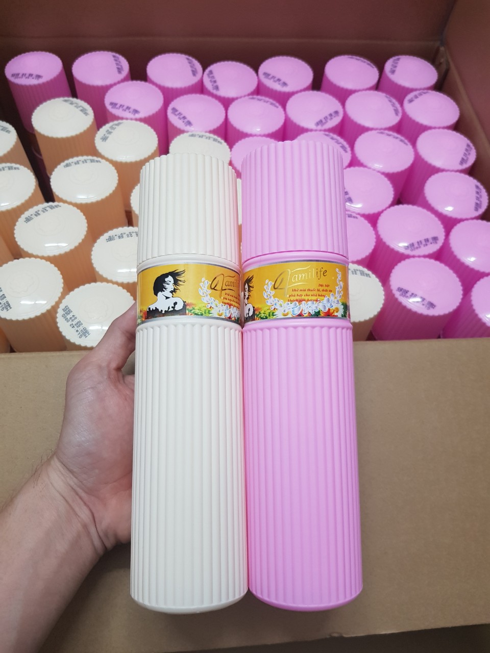 Chai xịt khử mùi phòng Familife 380ml