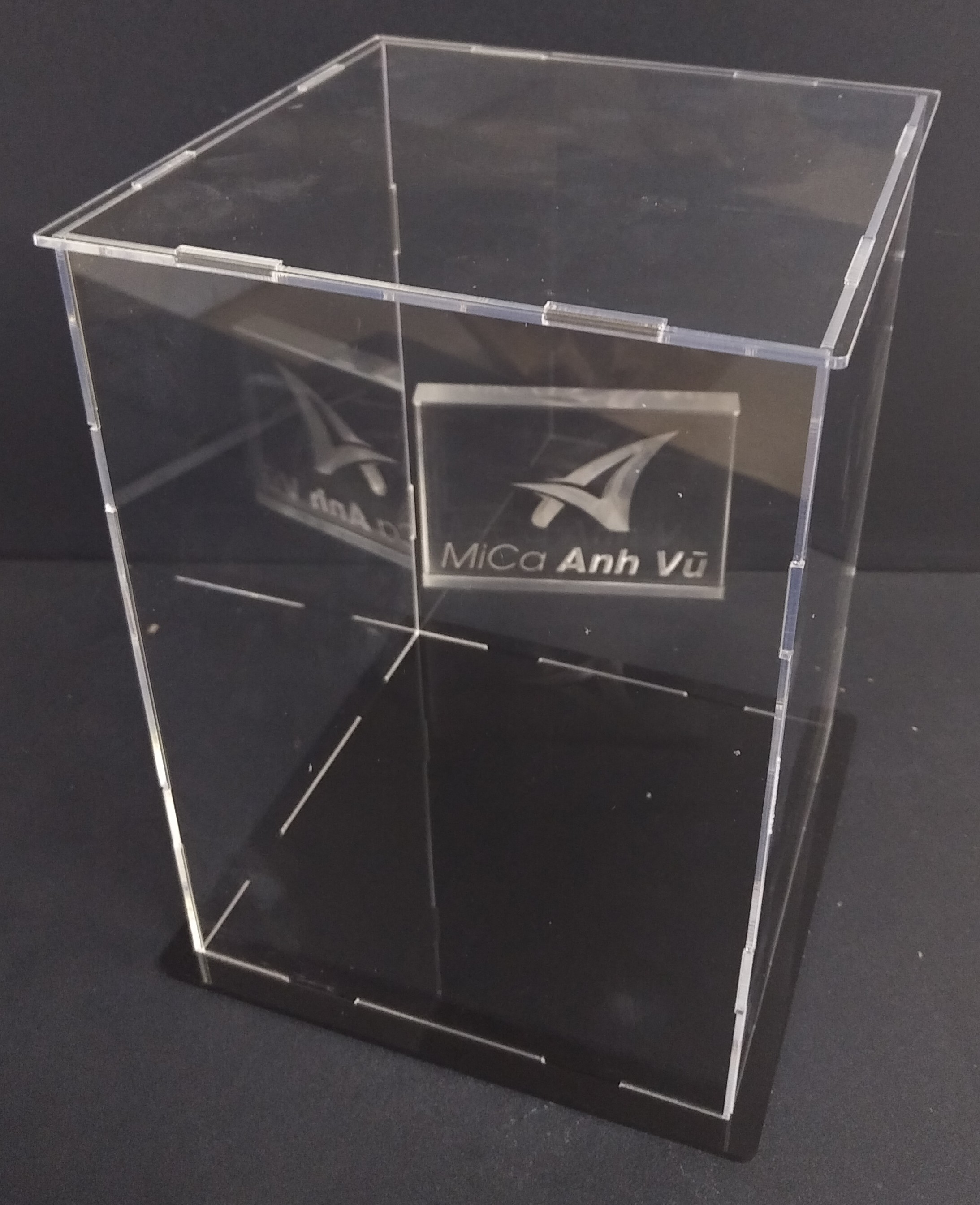 Hộp trưng bày 12x12x32cm mica trong lắp ghép đế nhiều màu
