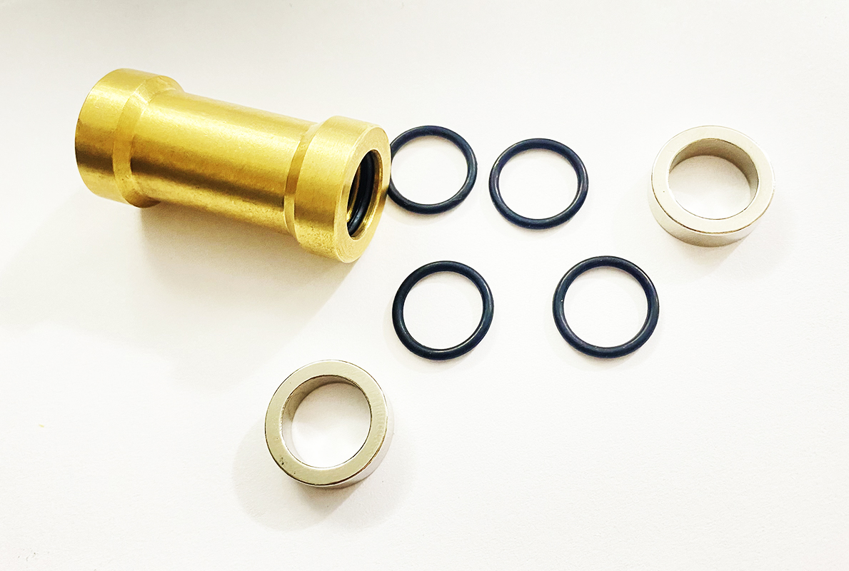 Nối nhanh phi 12, dài 4cm, Quy trượt bằng ĐỒNG, ống nối thủy lực, đầu nối Q trượt, nối nhanh + Kèm 2 cái vòng Nam Châm + 4 cái gioăng cao su dự phòng ( Sản phẩm như hình ) Mã Q4