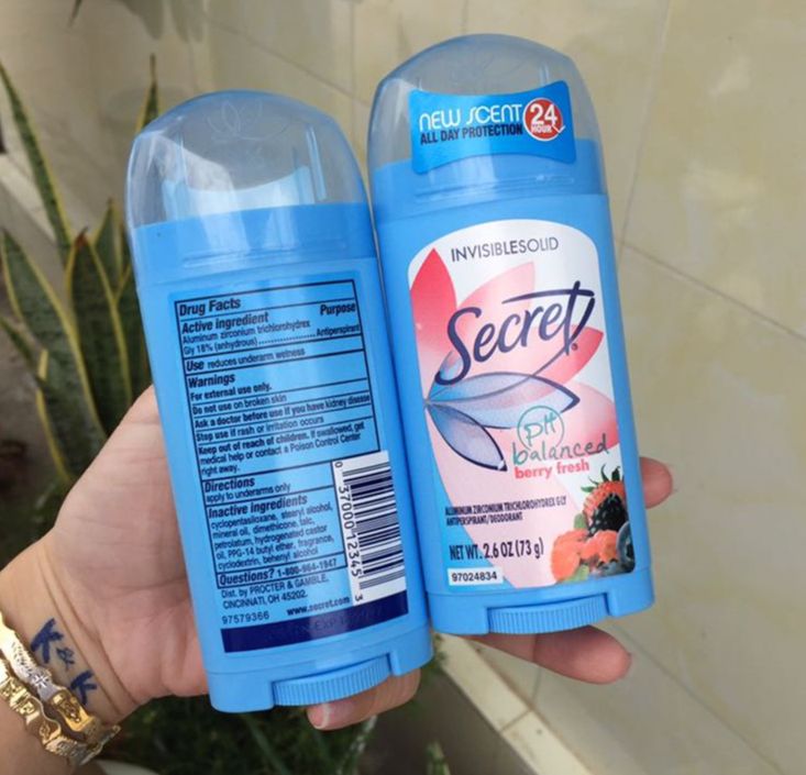 Lăn khử mùi sáp Secret PH Balanced Berry Fresh Invisible Solid 73g, lăn dạng sáp dành cho nữ
