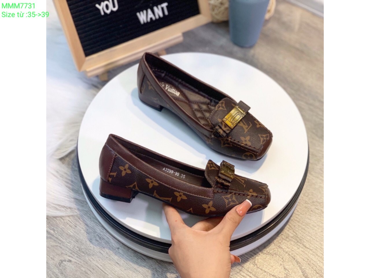 Giày bít mũi  nữ gót vuông xinh về hàng