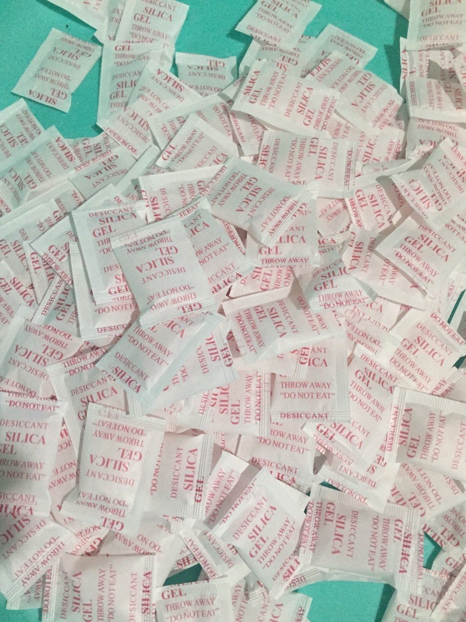 100 gói hút ẩm vỏ chữ đỏ đa dụng