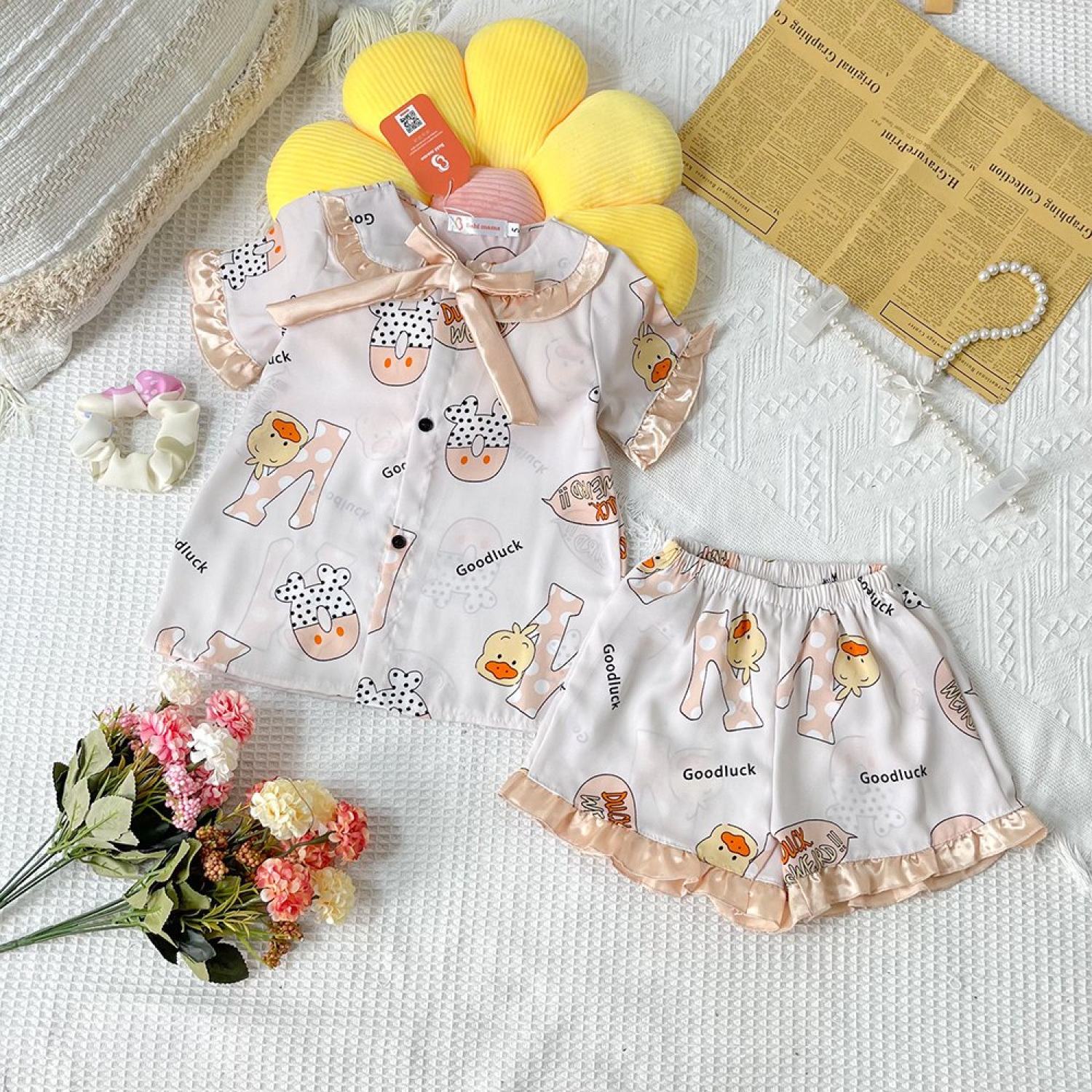 Bộ đồ ngủ pijama quần đùi áo cộc tay cổ bèo từ lụa mango dành cho bé gái bpn39
