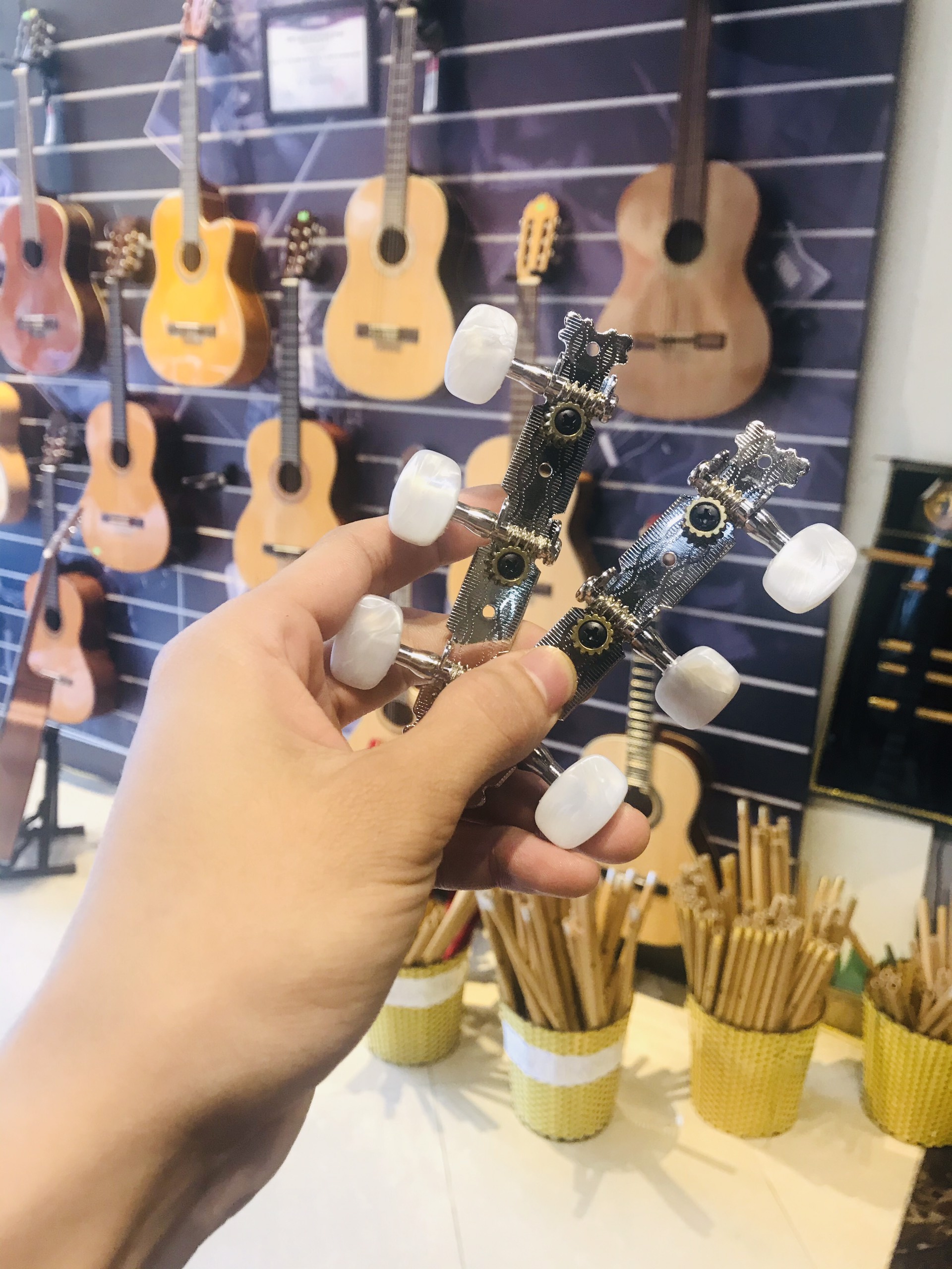 Khóa đàn guitar classic chất lượng tốt