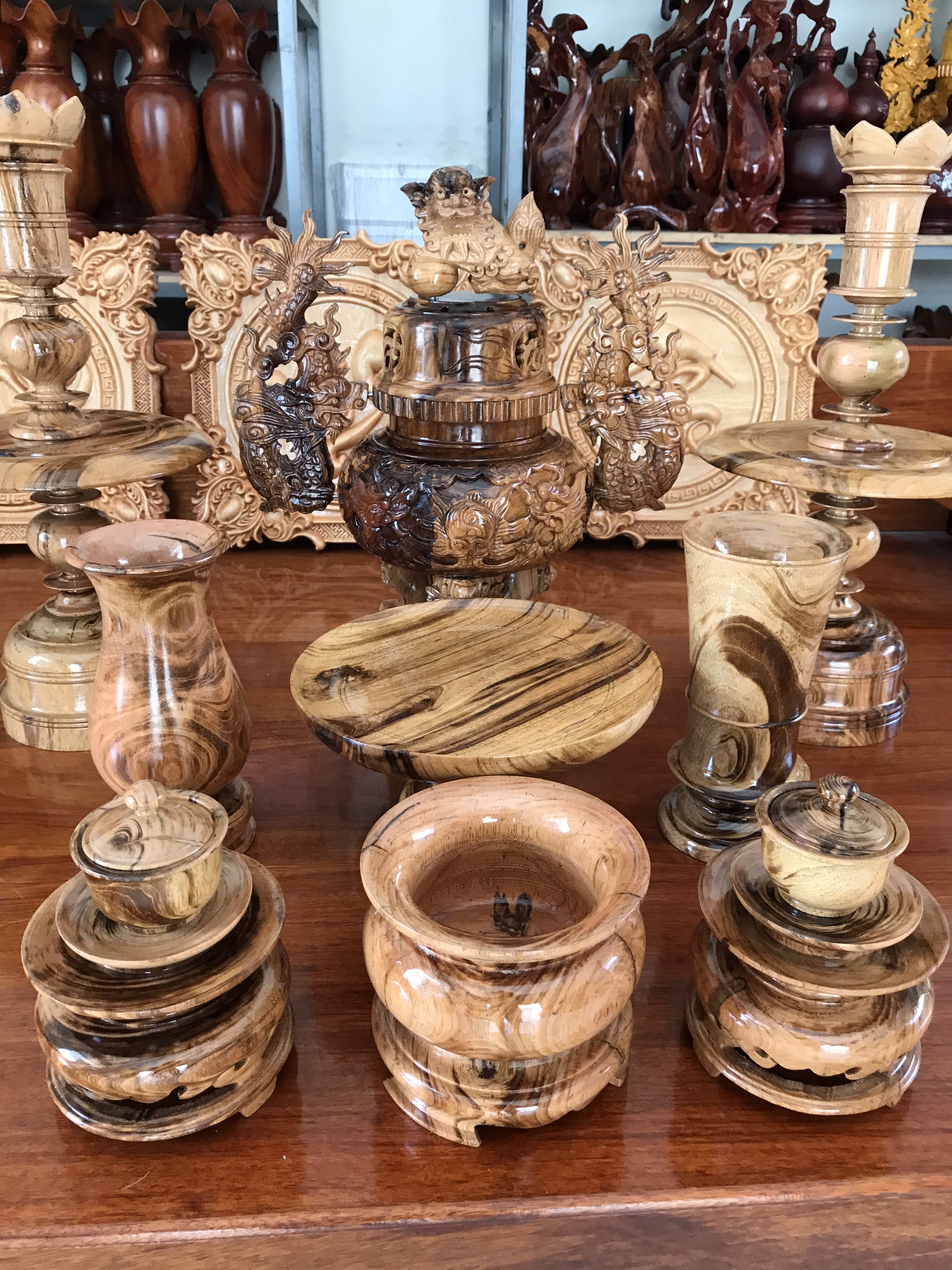 Đồ thờ cúng bằng gỗ gõ bông lau cao 50 hàng đục tay sắc nét cả bộ gồm 9 món miễn phí vận chuyển toàn quốc