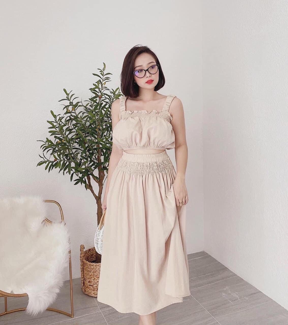 Set áo crop bo eo chân váy maxi