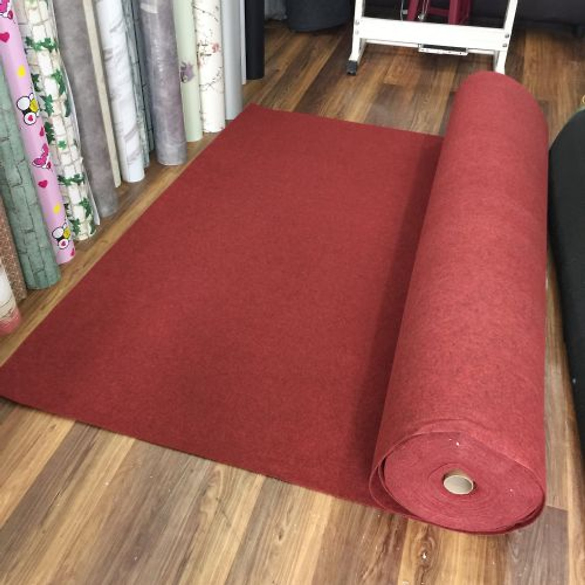 Thảm nỉ trải sàn màu đỏ đô siêu bền dày 3mm, trang trí nhà cửa, thảm trải sàn phòng khách, phòng ngủ, cửa hàng, quán cafe, sự kiện, tiệc cưới, làm phông nền chụp hình