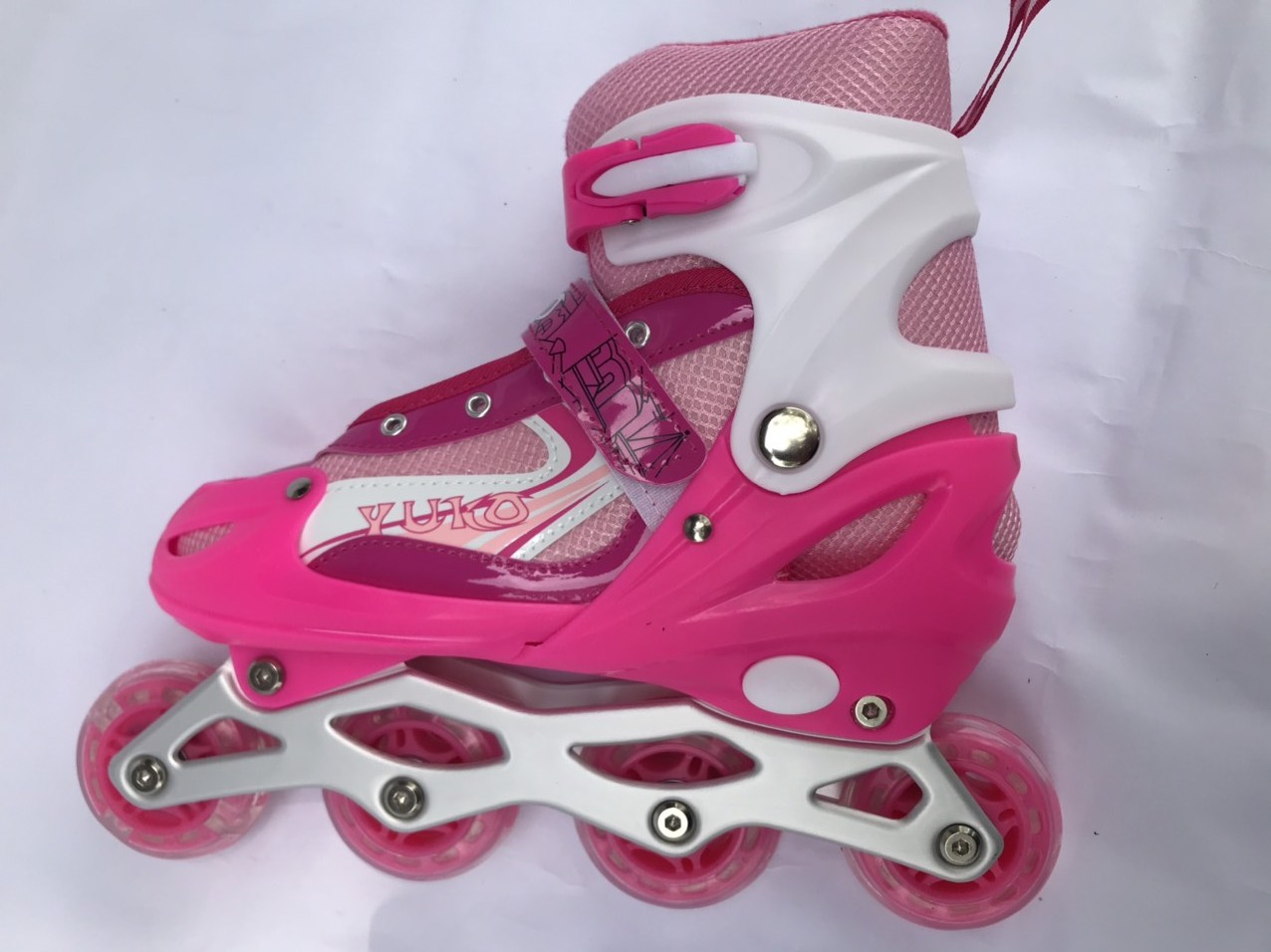 Giày trượt patin màu hồng dành cho bé có bánh phát sáng