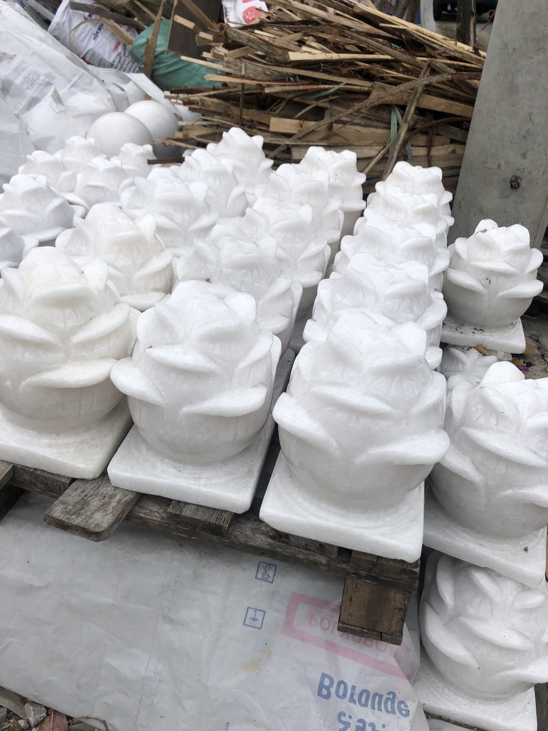 [FreeshipMAX] Cặp bông sen để mộ đá non nước 18x22 cm