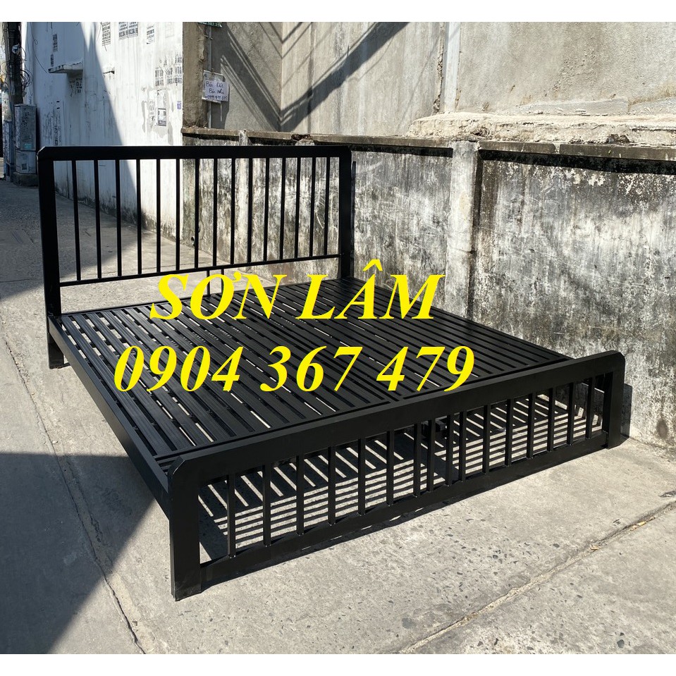 Giường sắt hộp vuông size lớn 2m x 2m2 - giường sắt hộp vuông 4x8 màu đen bền chắc