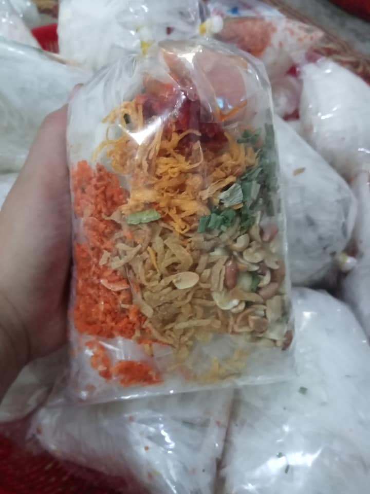 Bánh tráng trộn thập cẩm satế