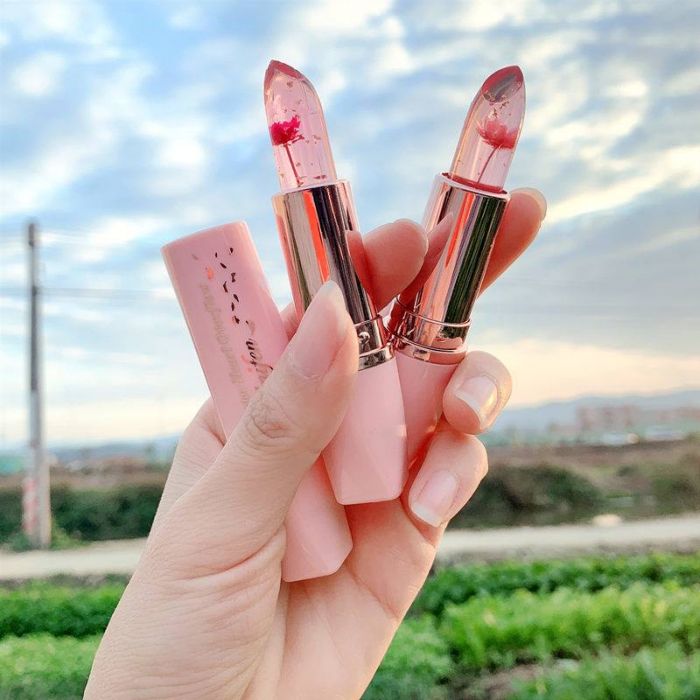 Son thạch dương môi ướp hoa Peinifen - Son dưỡng hot năm nay. Giúp đôi môi căng mọng, giảm thâm - Phù hợp với mọi loại môi.