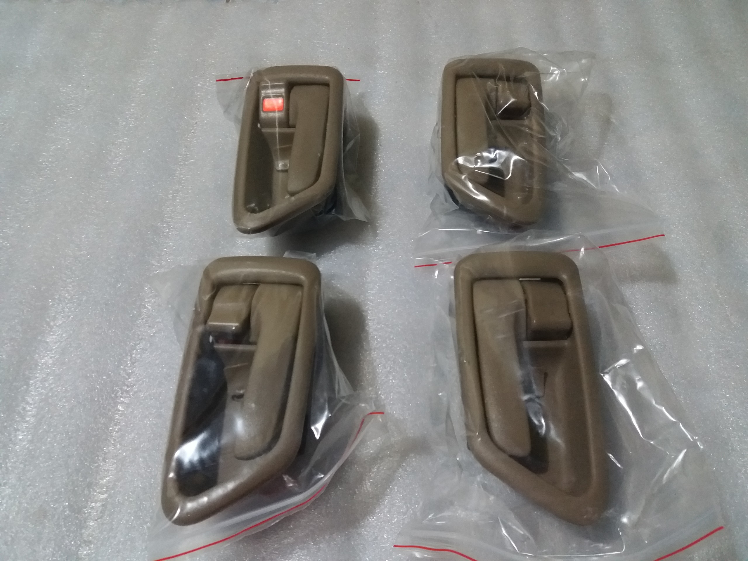 Lẫy mở và khóa 4 cánh cửa toyota camry các đời từ 1995 đến 2001