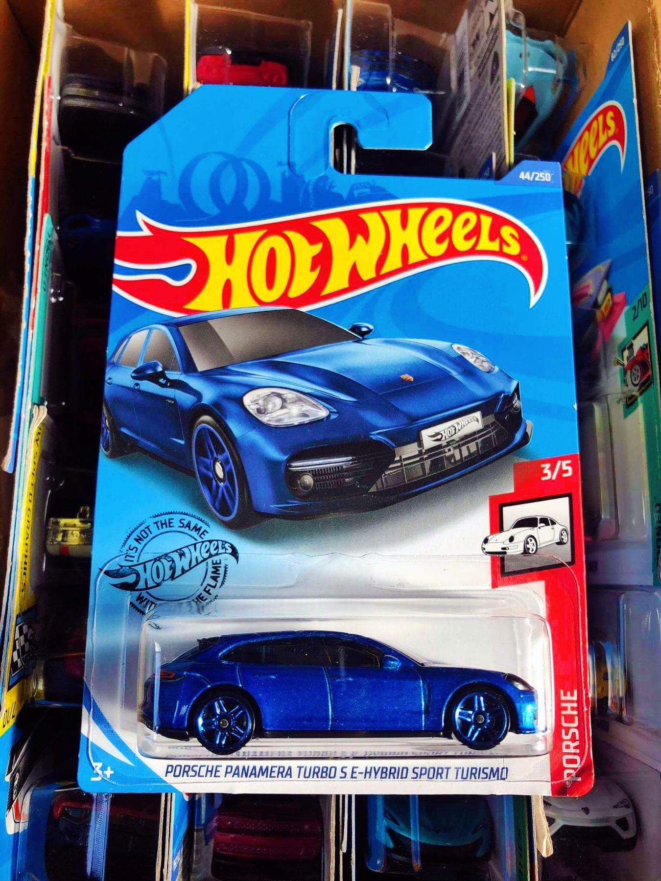 Xe Mô Hình Hot Wheels tỉ lệ 1:64 "Porsche Panamera Turbo S E-Hybrid Sport Turismo" (Blue)