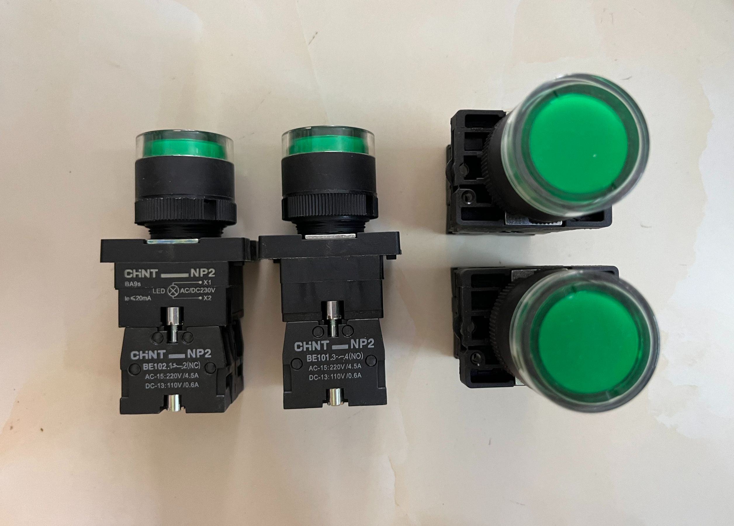 Nút nhấn nhả có đèn Chint xanh đỏ phi 22mm