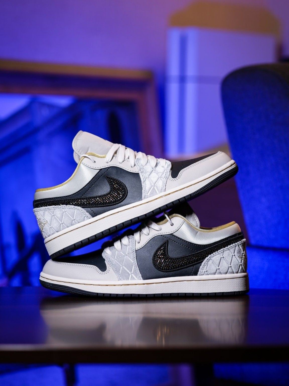 Giày sneaker nike air jordan 1 low ‘beaded swoosh’ dv1762-001 - tặng kèm vớ