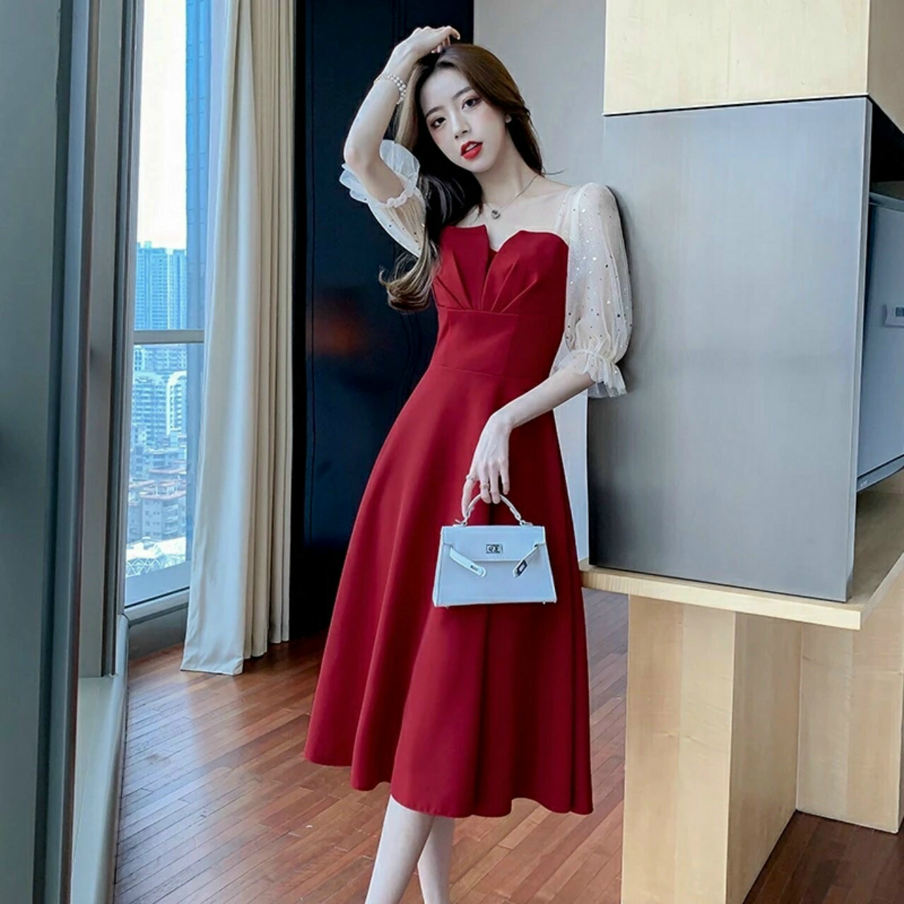 Đầm xếp ngực phối tay lưới kim sa