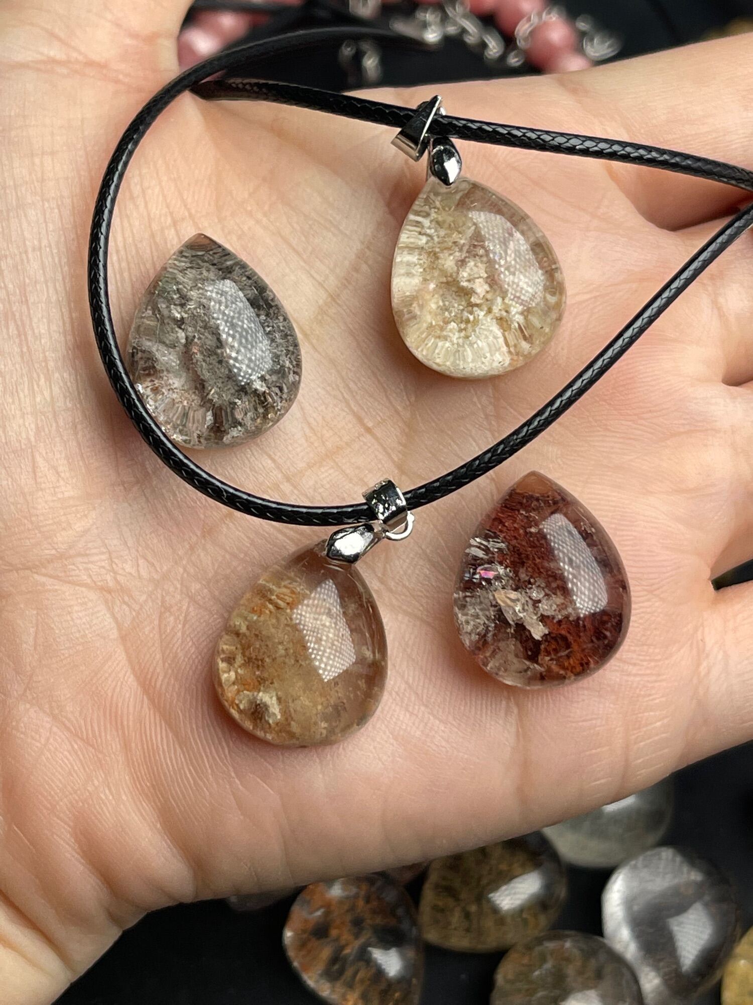 Mặt dây đá thạch anh ưu linh ngũ sắc tặng kèm dây đeo