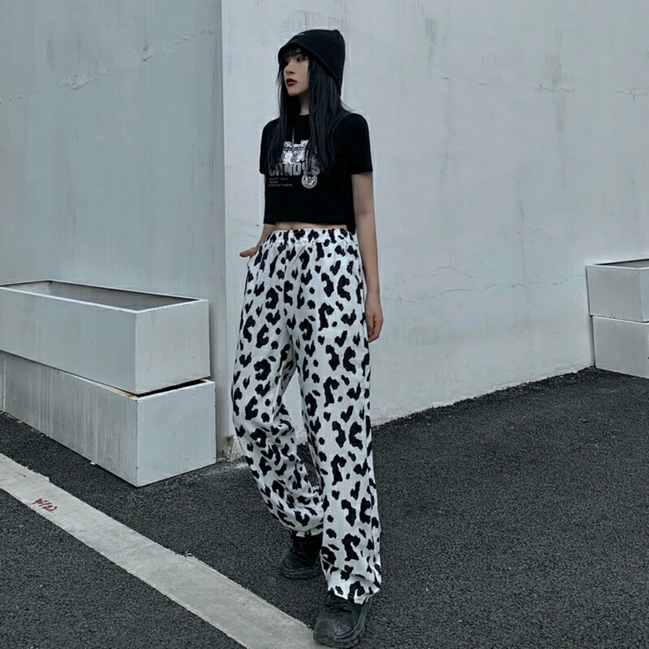 Quần Jogger Chất Nỉ Da Cá Bò Sữa Bo Gấu Nam Nữ Trắng Unisex