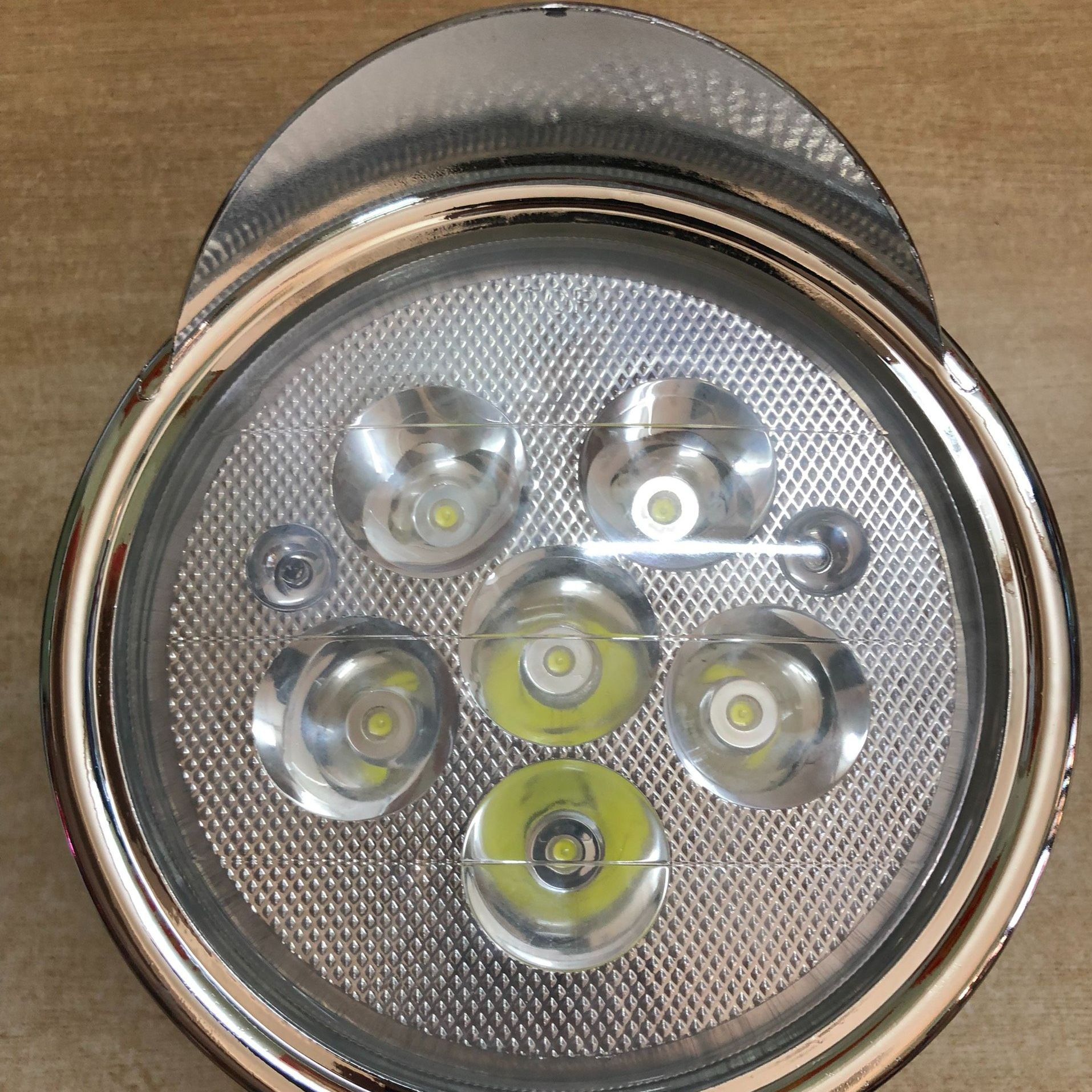 Đèn pha tròn LED hoặc bóng chất lượng tốt dành cho các dòng xe ba gác, xe ba bánh