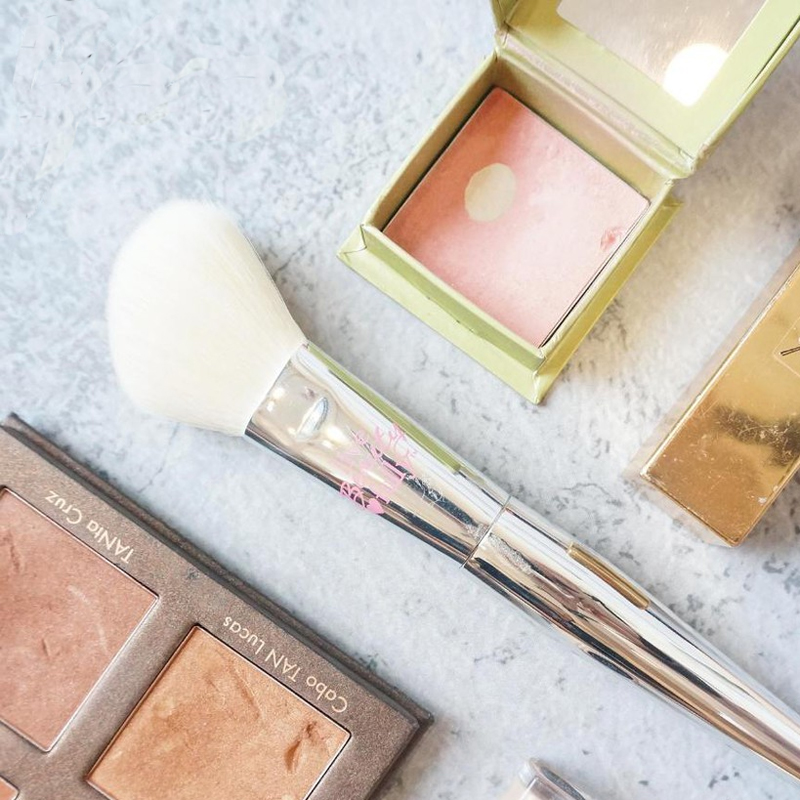 Cọ it contour brush