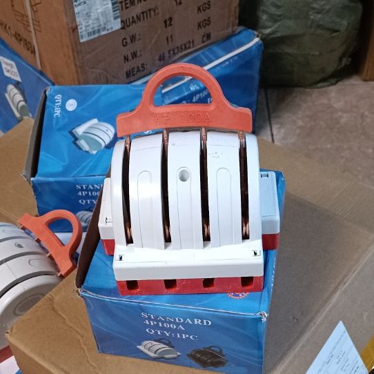 Cầu dao đảo 3 pha 4 cực 63a -100a kích thước nhỏ gọn thuận tiện cho việc thi công lắp dặt