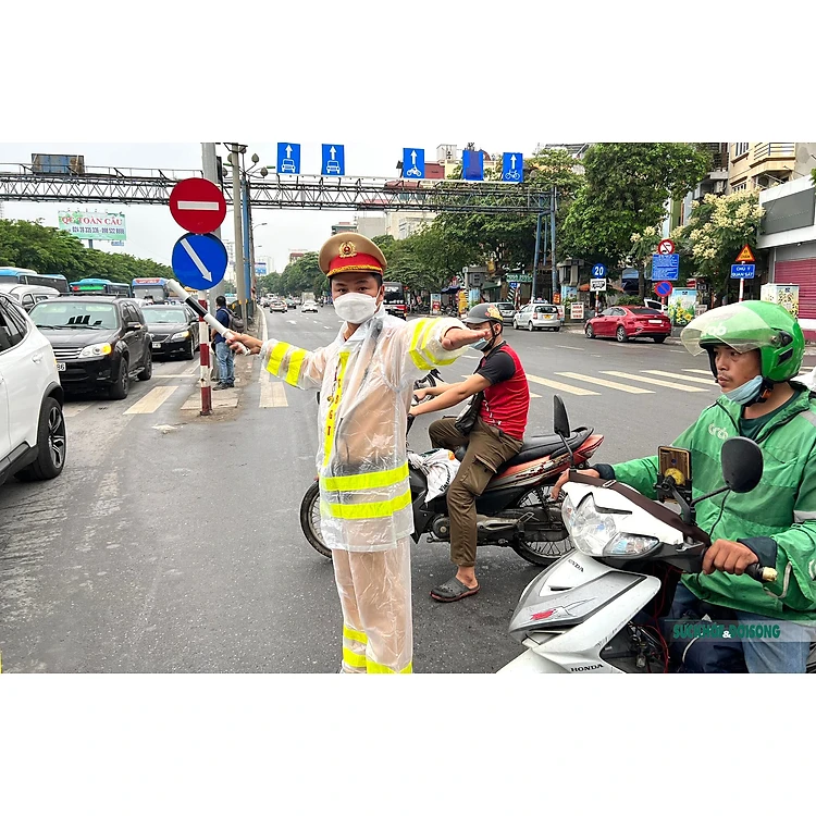 Áo mưa bộ có phản quang trong suốt