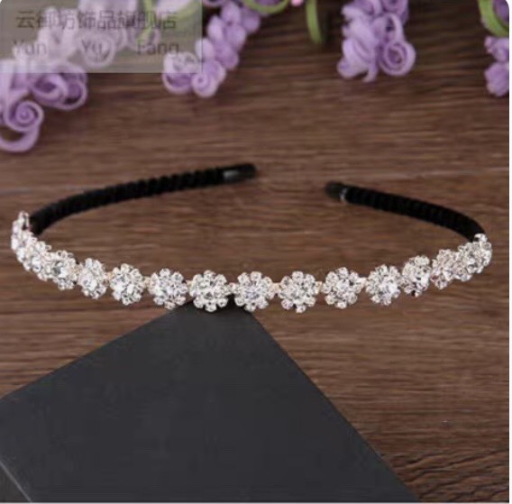 Bờm đính đá tiểu thư sang trọng