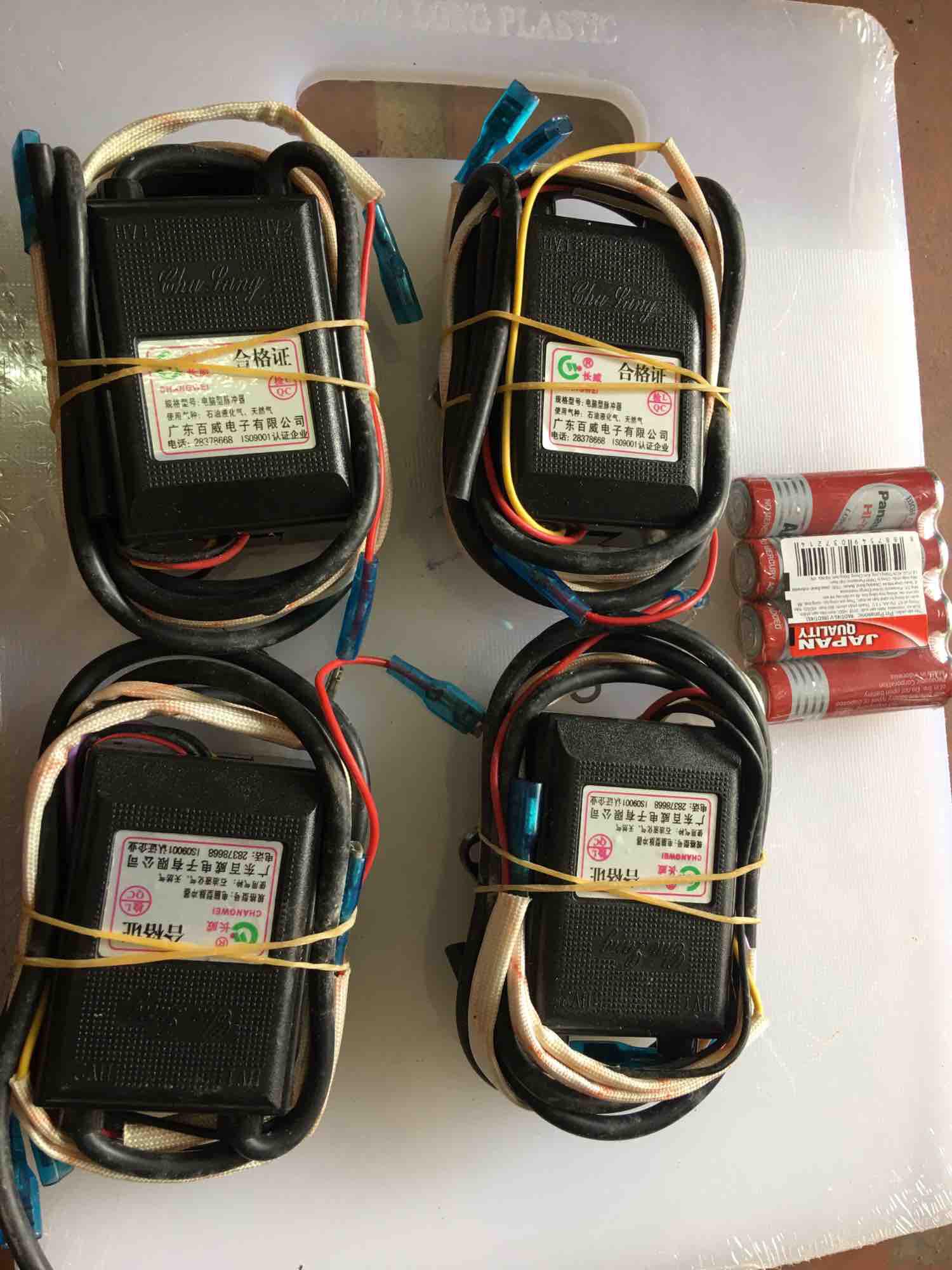1 ic đánh đánh lửa bếp âm tặng pin