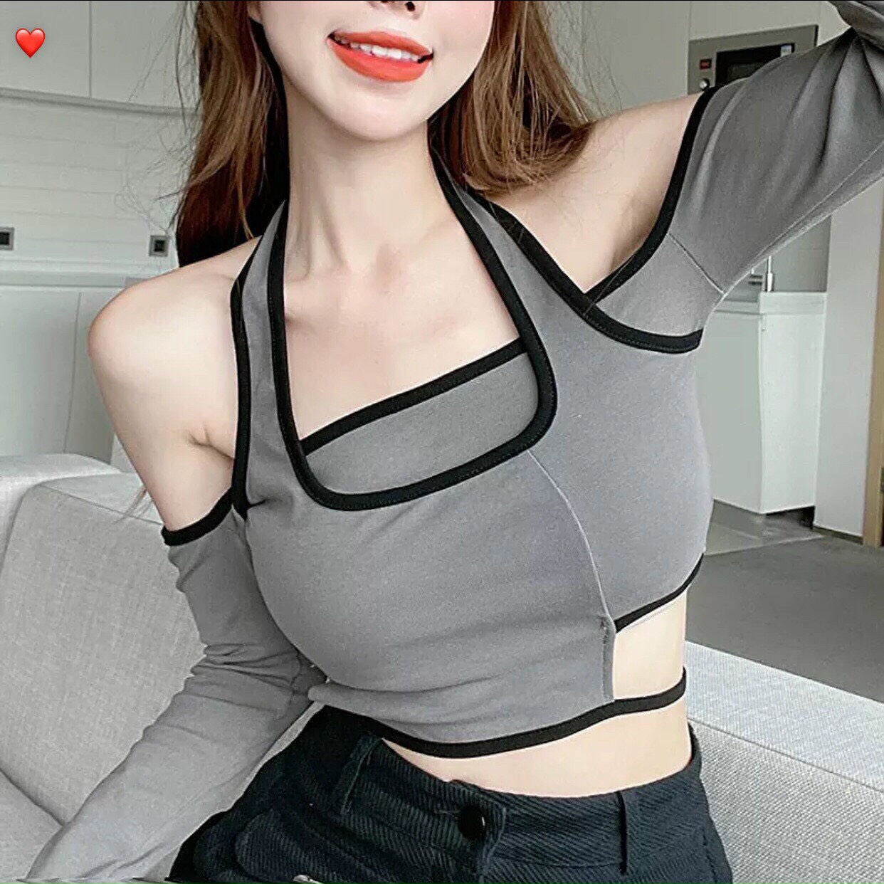 Áo bẹt vai tay dài dây yếm nhỏ tròng cổ