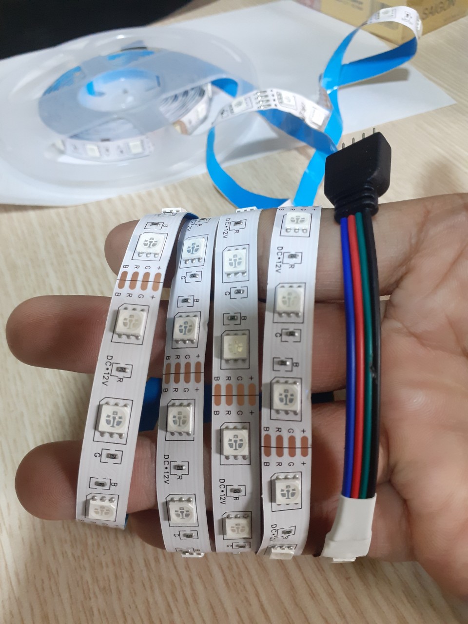 Không keo Đa Sắc} Led dây dán 5 mét 300 bóng led 12V, bóng led 5050 RGB không keo, dây led trang trí đủ màu, chất lượng cao