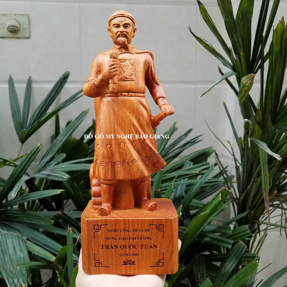Tượng Hưng Đạo Vương Trần Quốc Tuấn gỗ hương cao 30 cm