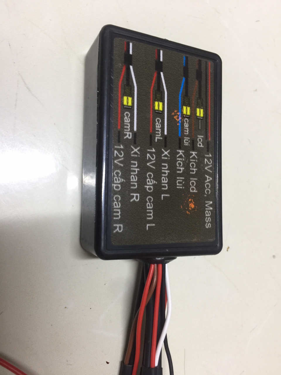 Bộ chuyển đổi tín hiệu tự động 02 camera cặp lề ô tô