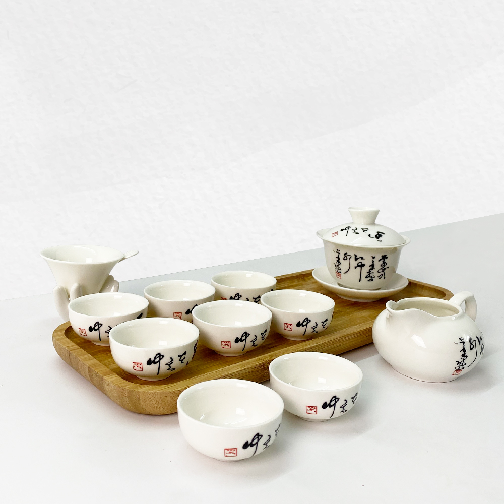 [HCM] [Tặng máy phun sương nanao mini cầm tay] Bộ ấm pha trà THƯ PHÁP bộ ấm trà trắng sang trọng bằng sứ cao cấp hộp đựng màu đỏ mang lại sự may mắn khi dùng làm quà tặng quà biếu cho khách hàng vào dịp tết sinh nhật