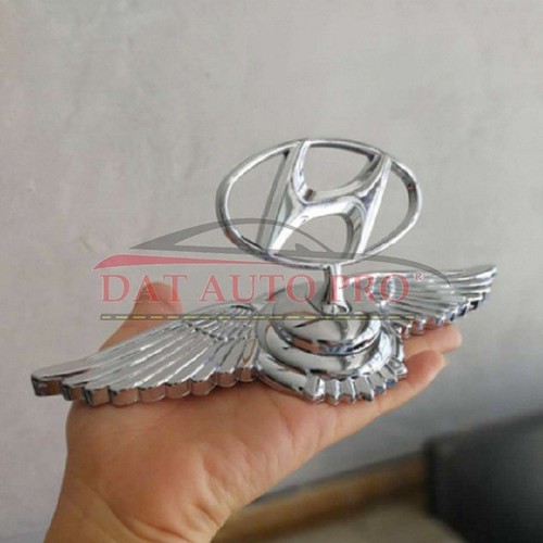 Logo đứng cánh chim thiên thần gắn mui xe hãng huydai trang trí ô tô 2020.