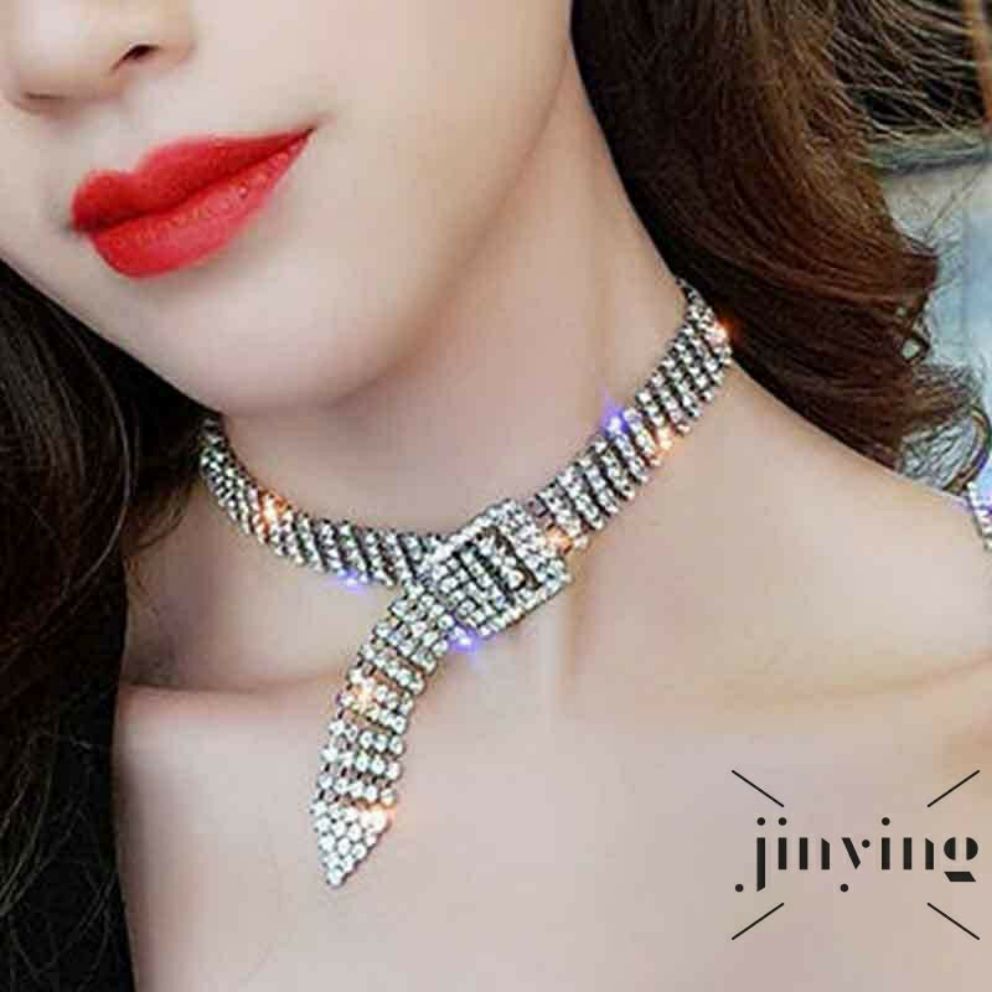 Choker cổ kiêm vòng tay đính đá