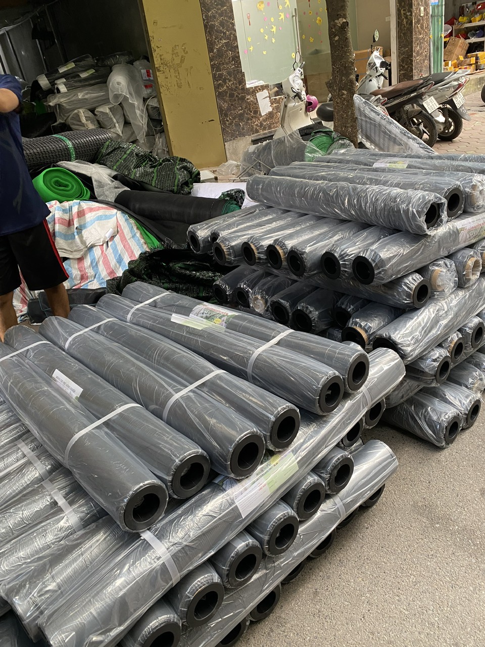 Màng phủ nông nghiệp khổ rộng 1,2m x 400m dài loại 16mic