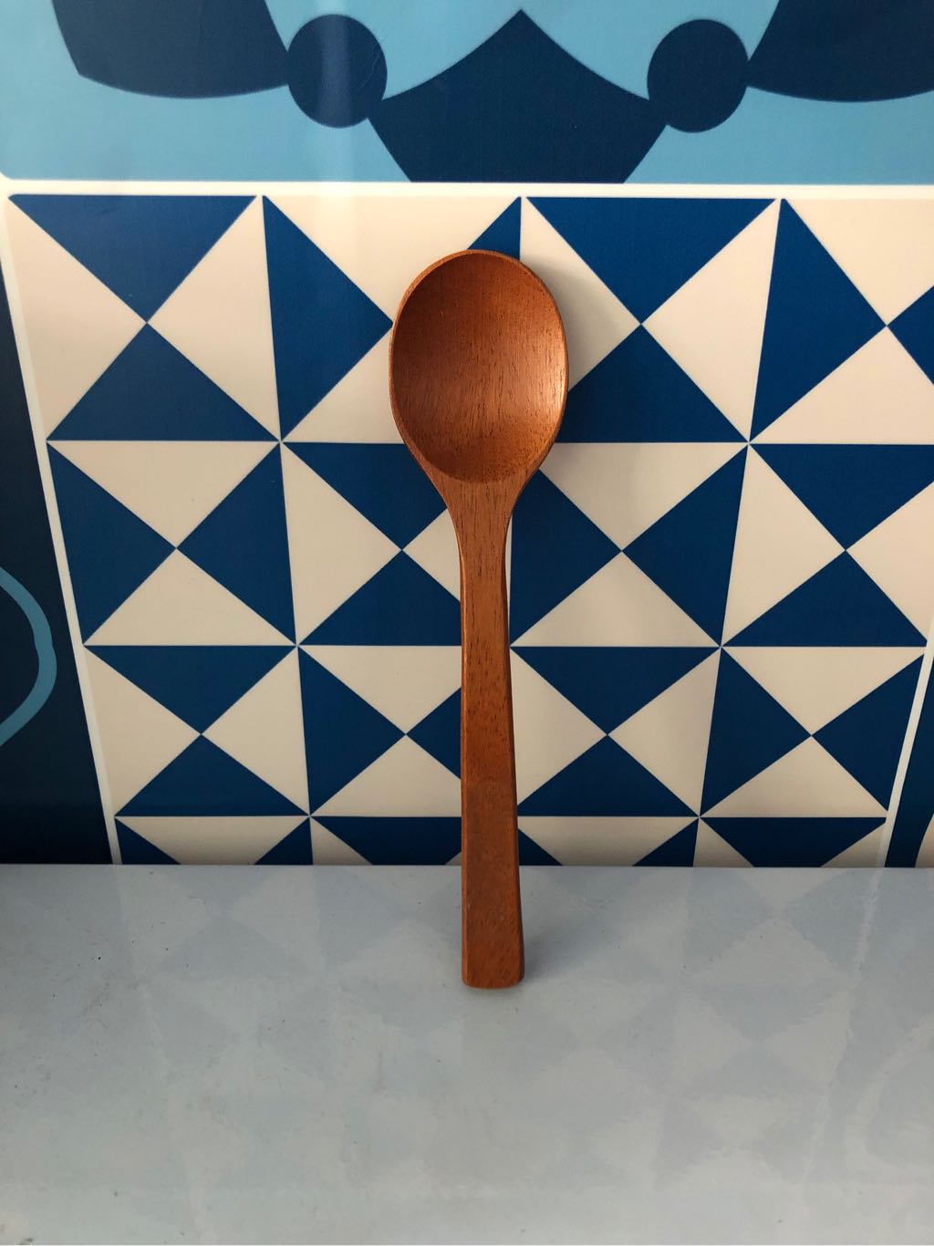 - Muỗng ăn bằng gỗ xà cừ