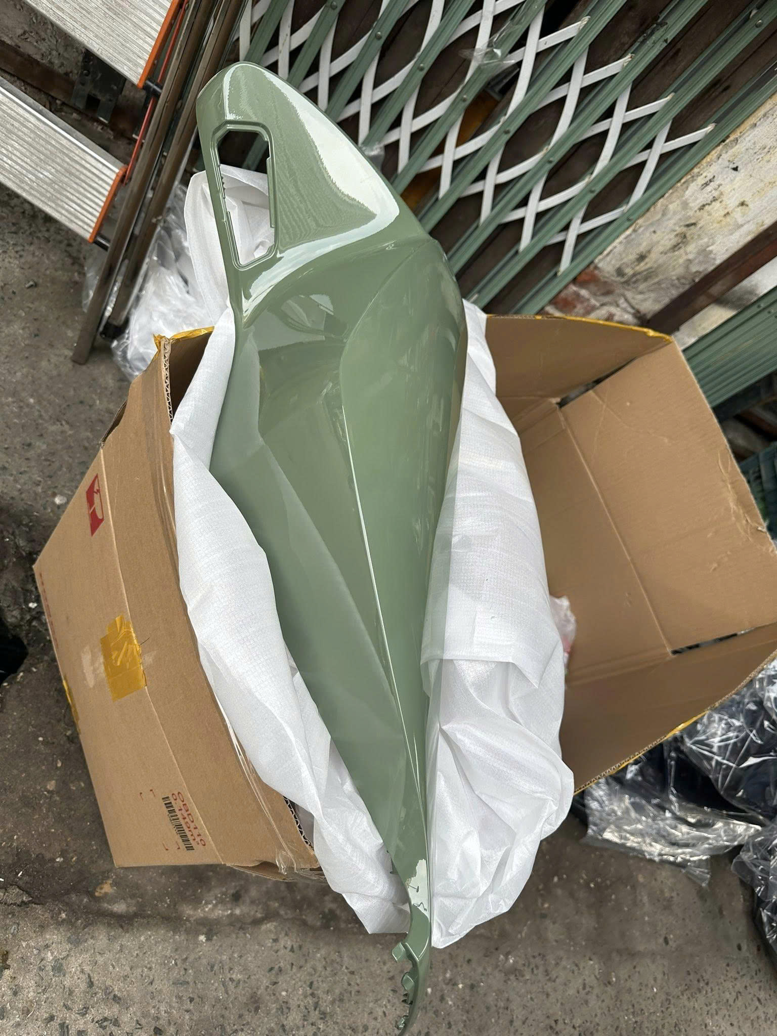 64303K cánh yếm sh 2026 ỐP TRƯỚC BÊN sh 2026