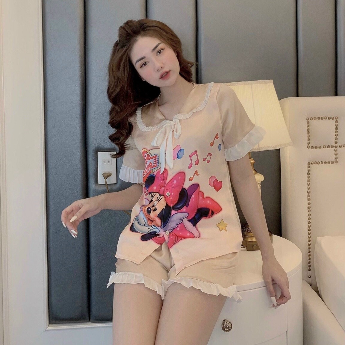 Đồ bộ pijama - bộ lụa áo cộc-quần đùi chất liệu satin phối bèo cổ nơ
