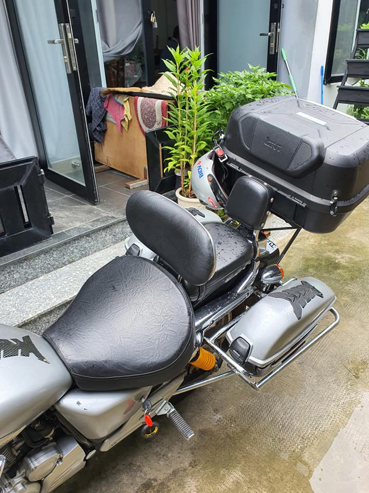 Chỗ dựa tựa lưng dựa lưng cho người lái  Suzuki GZ 150A