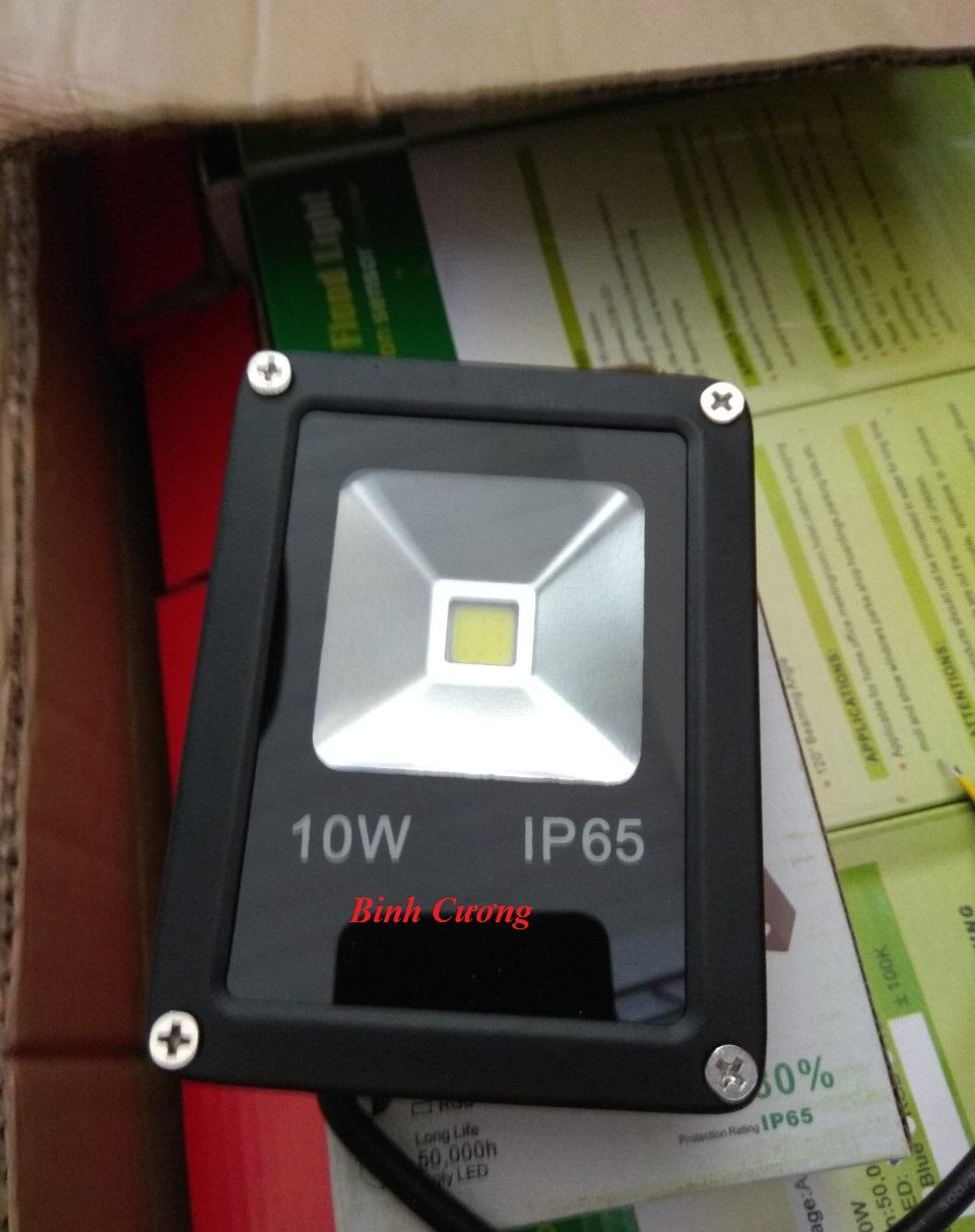 Đèn pha led 10w mỏng ip65