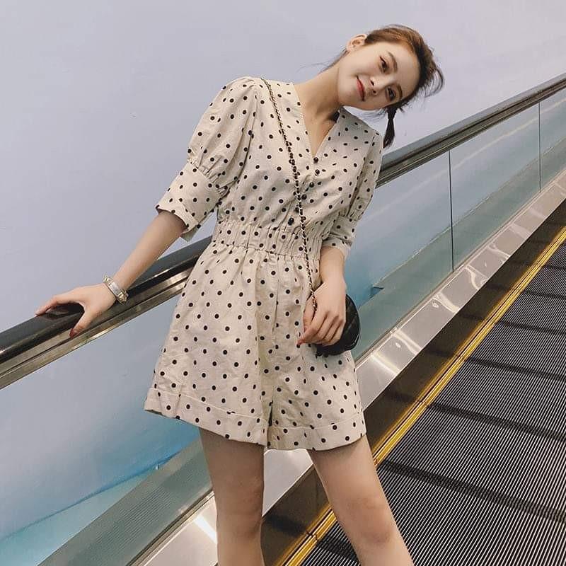 Jumpsuit chấm bi tay bo