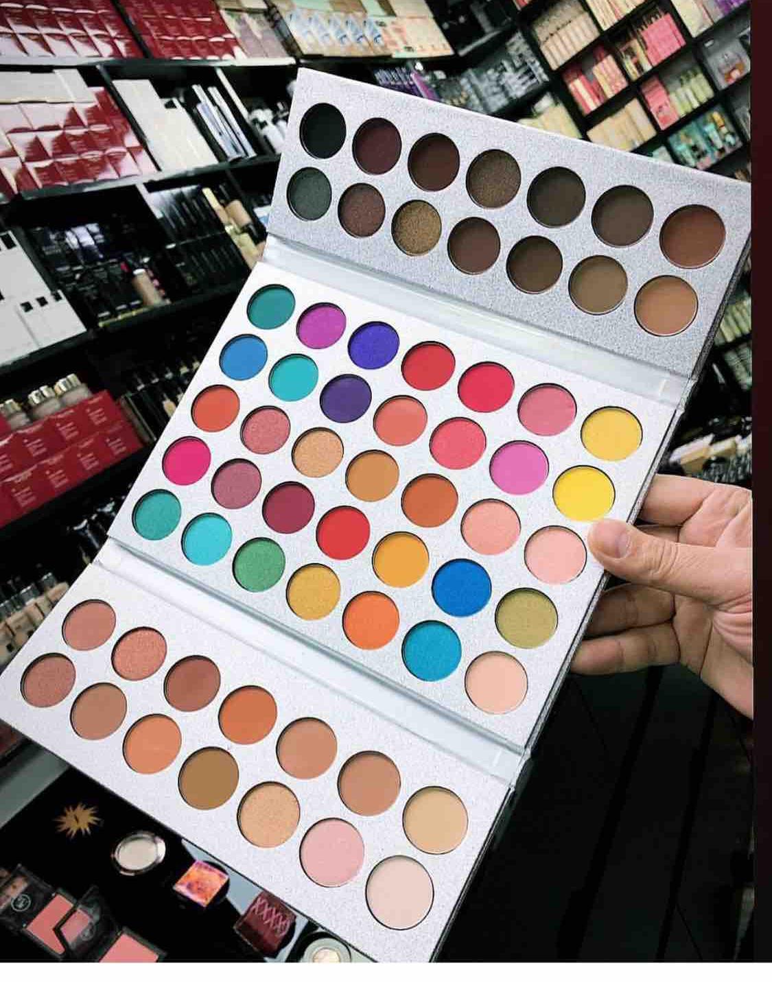 Bảng phấn mắt Beauty Glazed Gorgeous Me 63 Màu