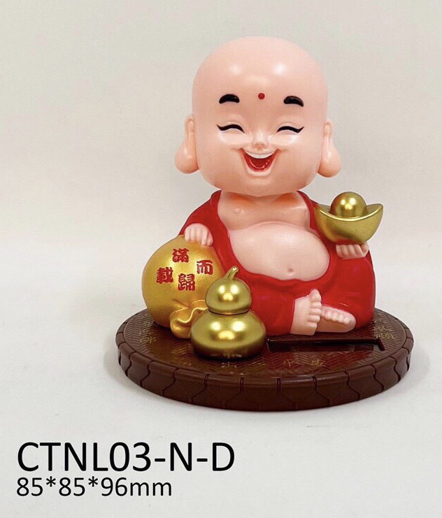 Tượng chú tiểu gõ mõ tụng kinh bằng năng lượng mặt trời màu đỏ CTNL03-d
