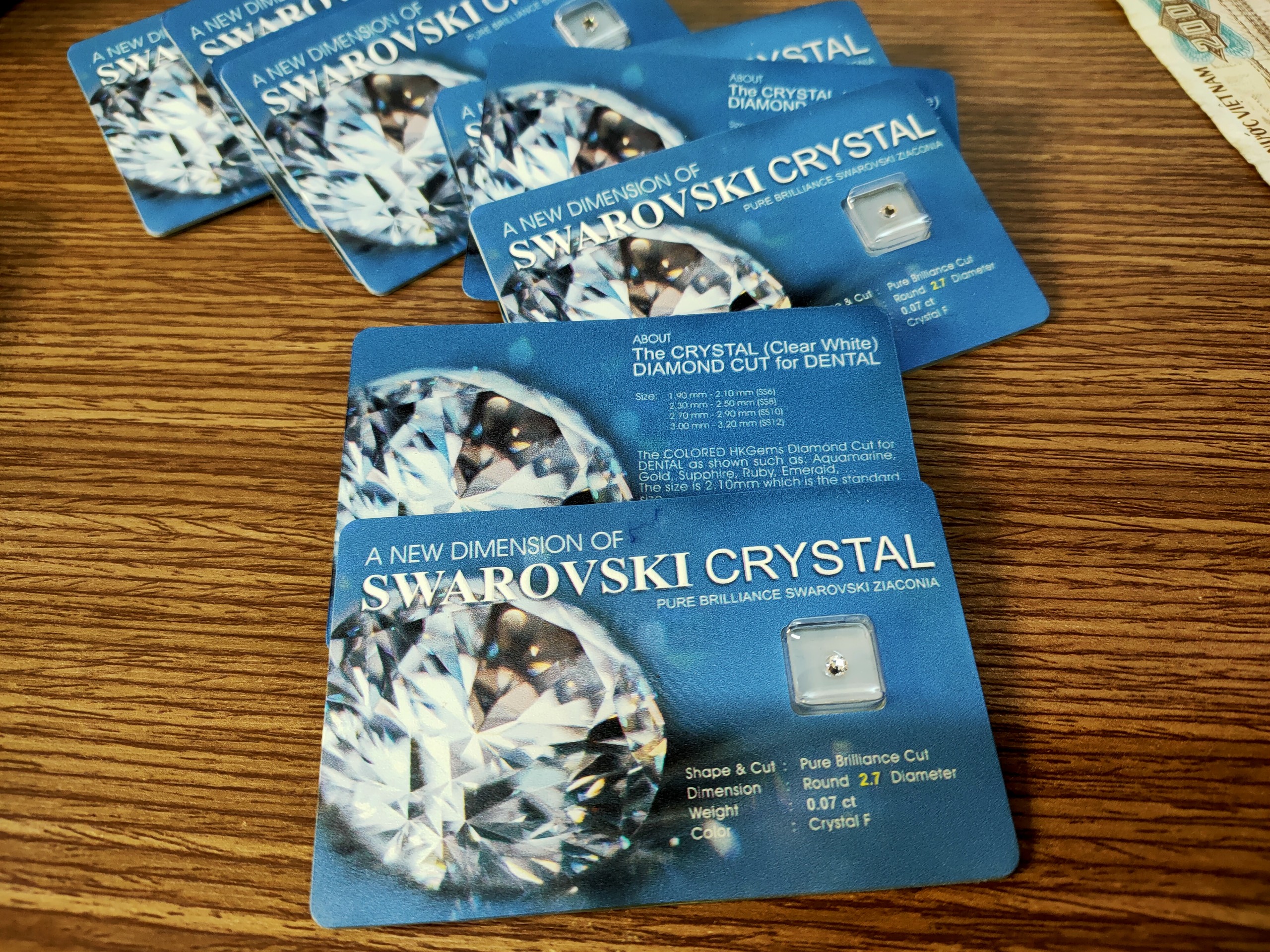 [HCM]Đá đính răng Swarovski 2.7LY mẫu mới 2021 (đế bằng)