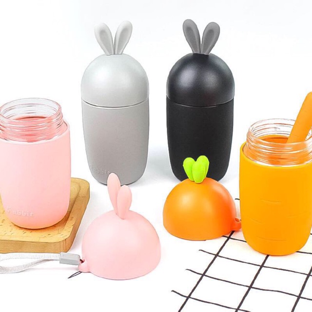 Bình nước thủy tinh cà rốt và tai thỏ