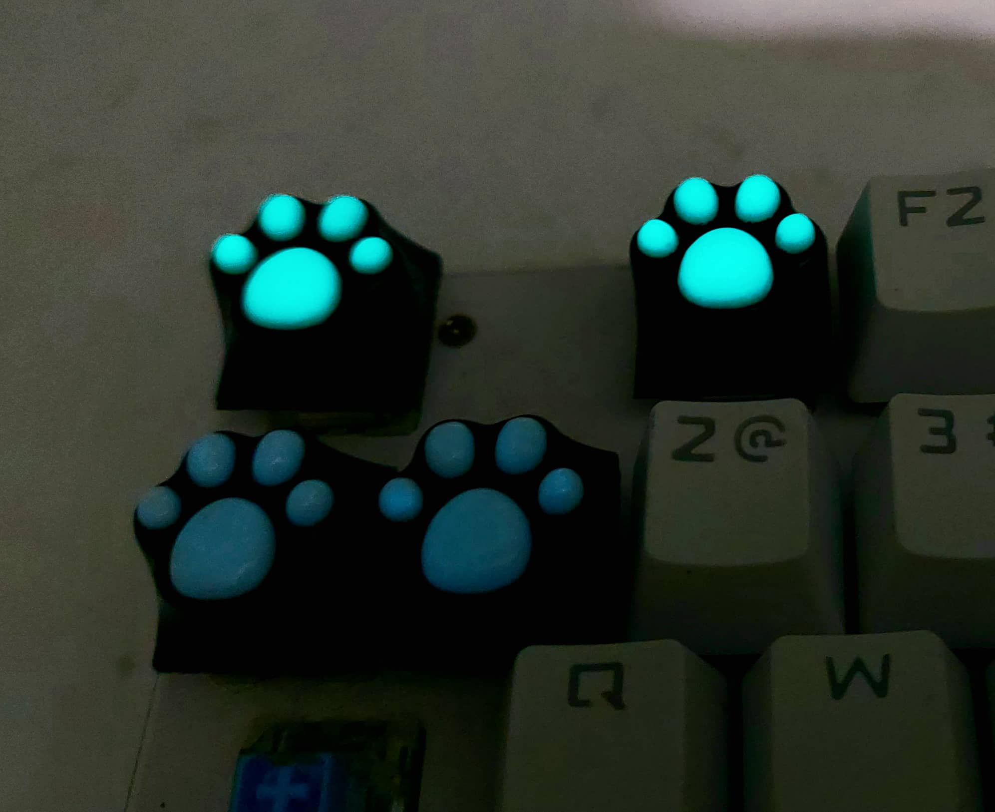 Keycap resin chân mèo dạ quang trang trí bàn phím gaming