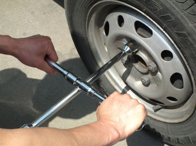 Bộ tay công chữ thập tháo lốp ô tô,xe hơi, xe tải, xe hơi 4 đầu 17,19,21,23mm chắc chắn