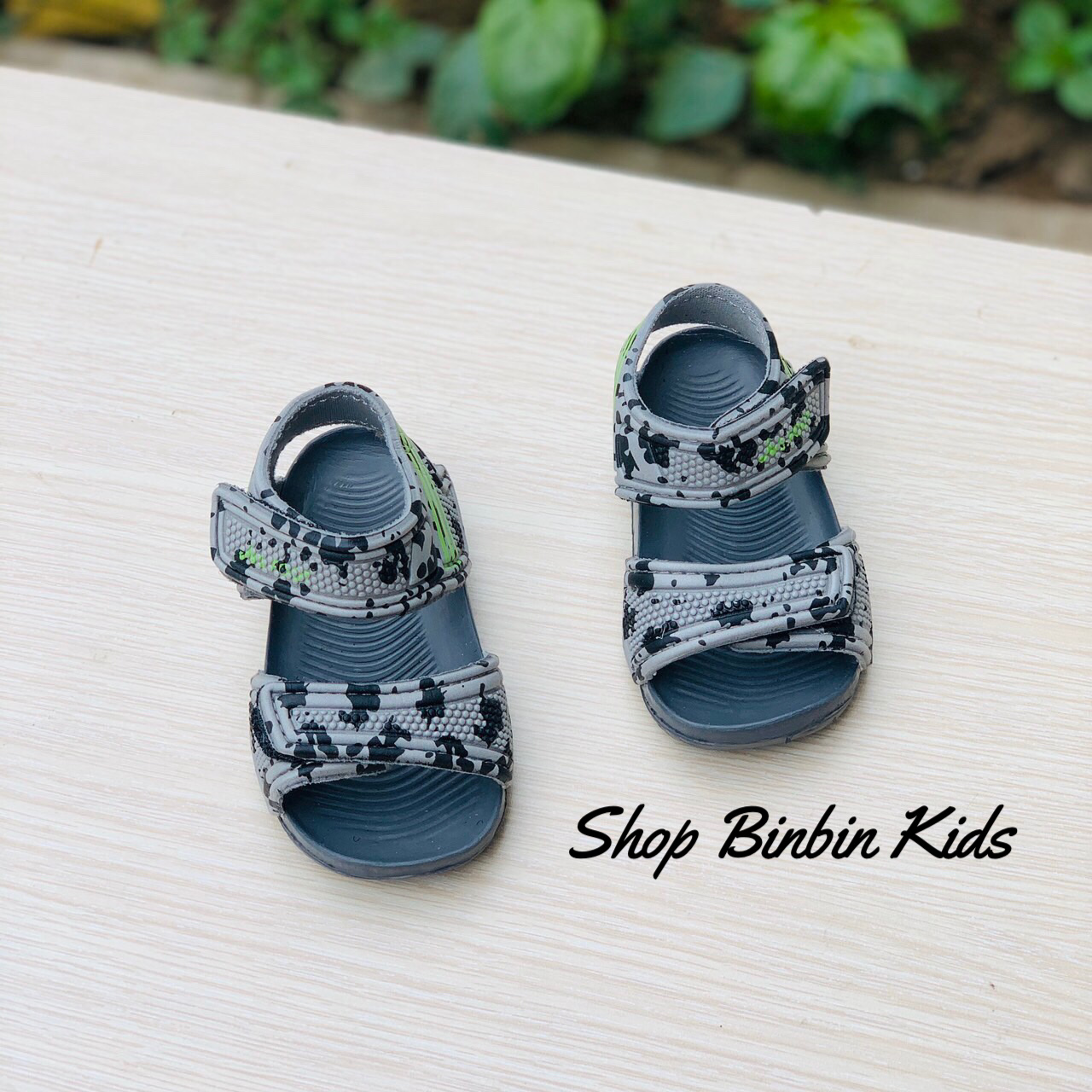 Sandal siêu nhẹ cho bé trai mẫu ghi đốm đi siêu đẹp 2021